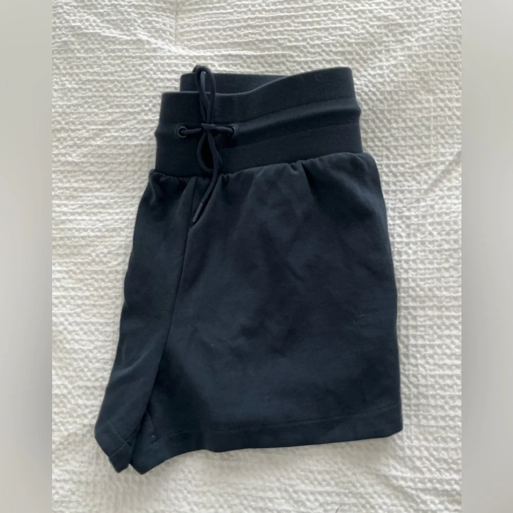 Oldnavy Active Dynamic Fleece Shorts - Picture 9 of 10